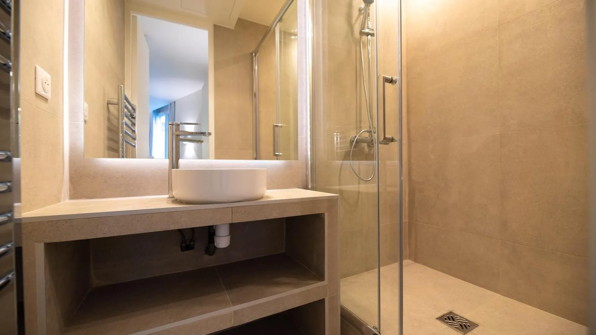 Cia - 2br Madeleine Champs Elysees Apartment