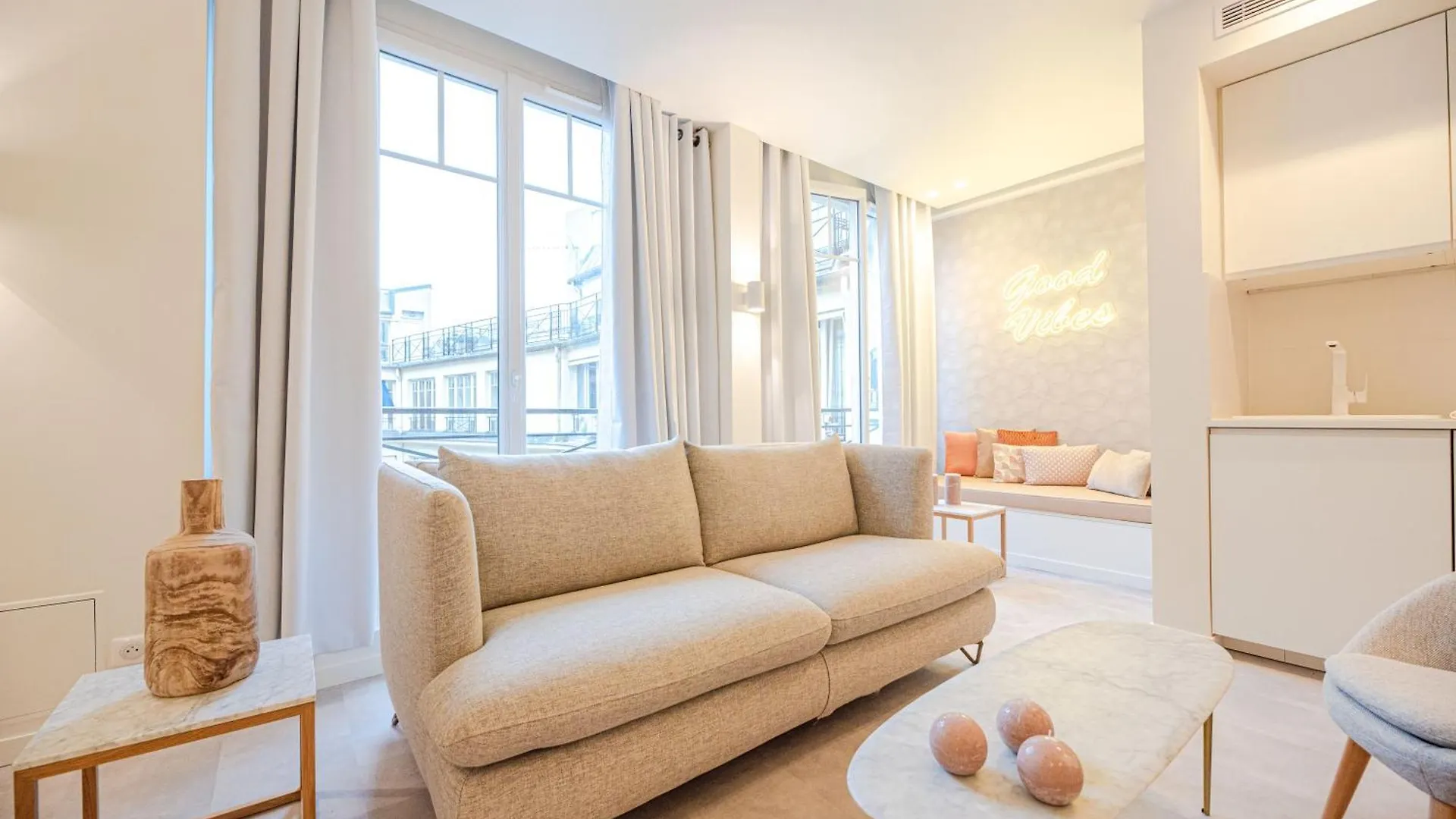 Cia - 2br Madeleine Champs Elysees Paris