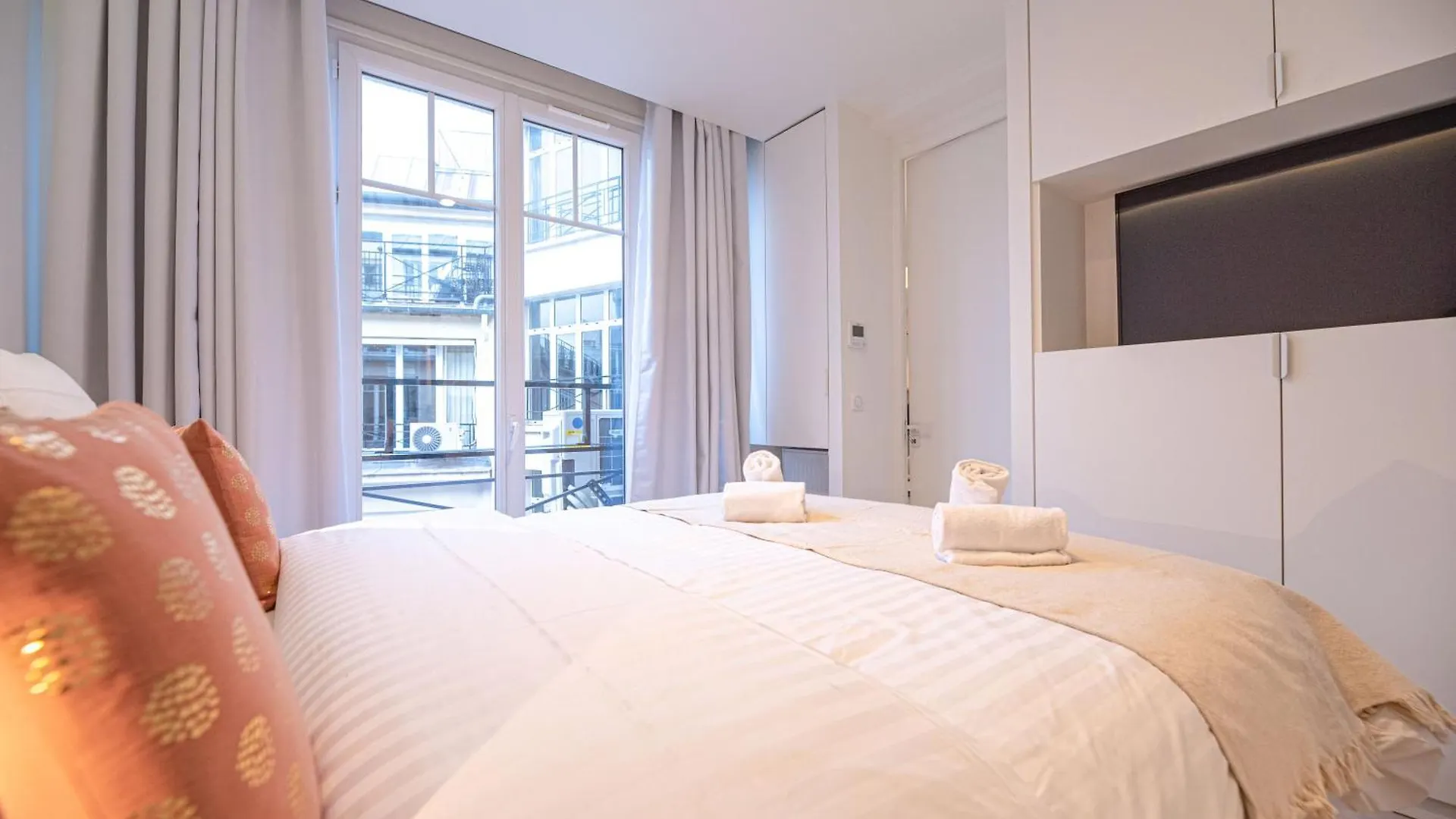 Cia - 2br Madeleine Champs Elysees * Paris