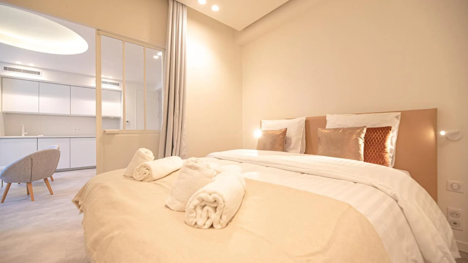 Cia - 2br Madeleine Champs Elysees Apartment